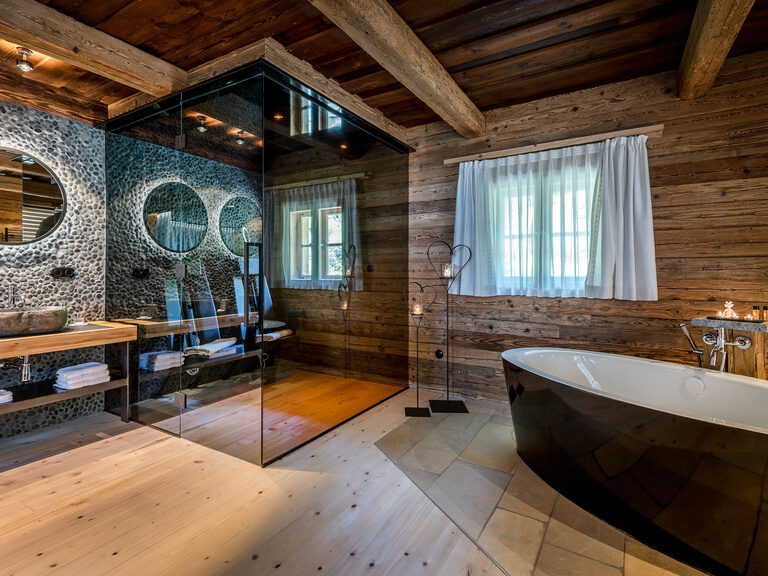 Luxus Chalet Bayern mit freistehender Badewanne und Sauna